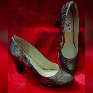 Clarks Narrative Textured/Snakeskin Pattern Bronze Heels/Pumps - Size 8M